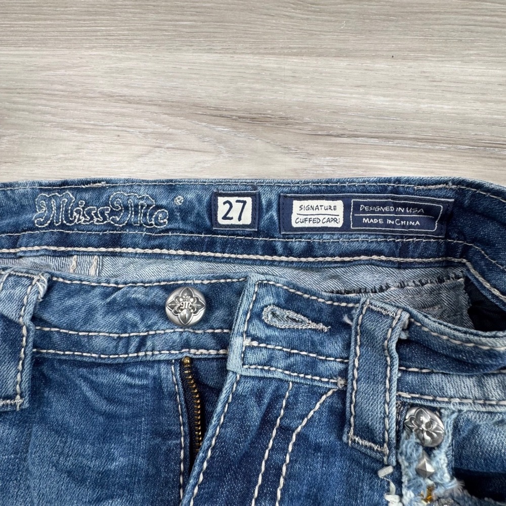 Miss Me Signature Cuffed Capri Jeans Size 27 Medium Wash Embellished JP5755P4 - Picture 11 of 16
